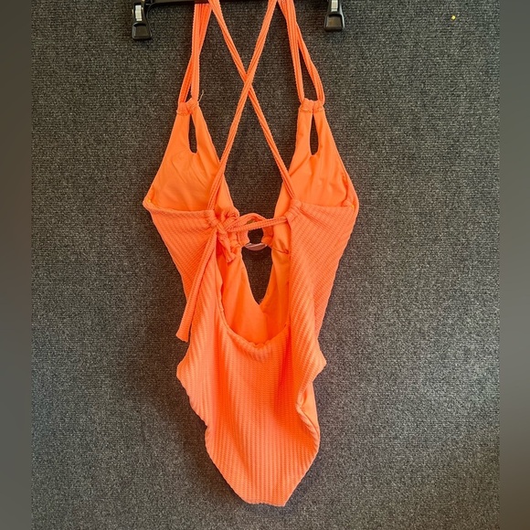 NWT BECCA Line in The Sand Lainey Textured Rib Plunge One-Piece Nectar LARGE - Picture 7 of 7